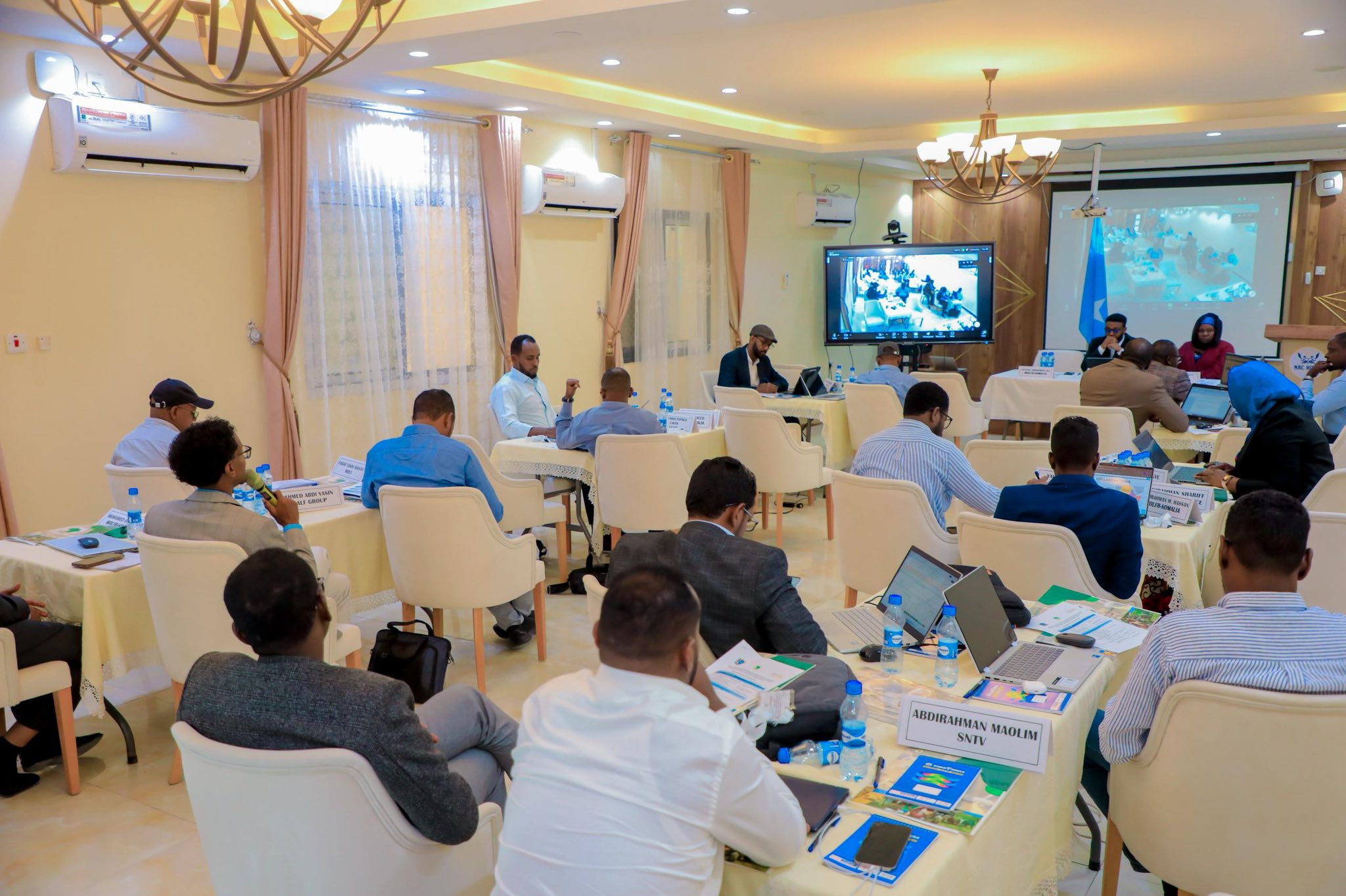 Wasaaradda Xanaanada Xoolaha, Dhirta &Daaqa ee XFS oo magaalada Muqdisho ku qabatay Aqoon-is-weydaarsi looga hadlayo Siyaasadaa Quudka Xoolaha iyo Horumarinta Istaraatijiyadda Calafka Xoolaha