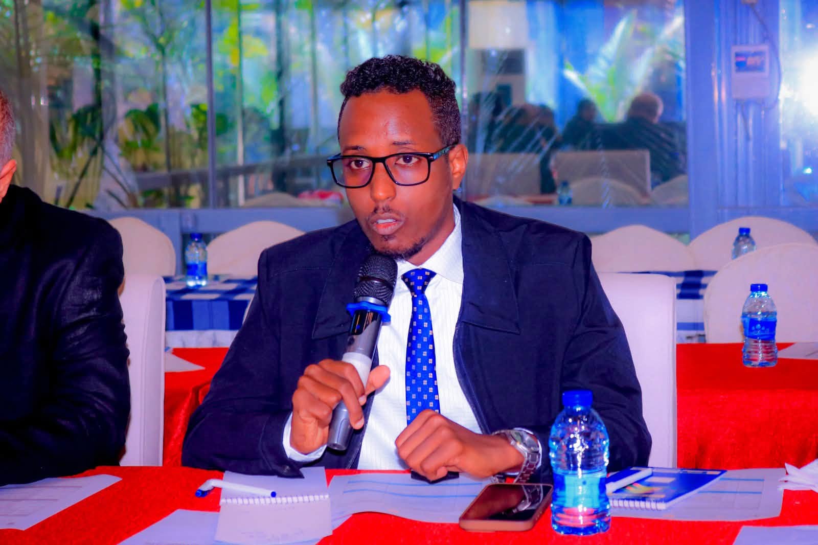 Wasaaradda Xannaanada Xoolaha, Dhirta iyo Daaqa ee XFS oo maanta magaalada Muqdisho ku qabatay shir lagu ansixinayay warbixin ku saabsan Qiimaynta Maxjarada Xoolaha
