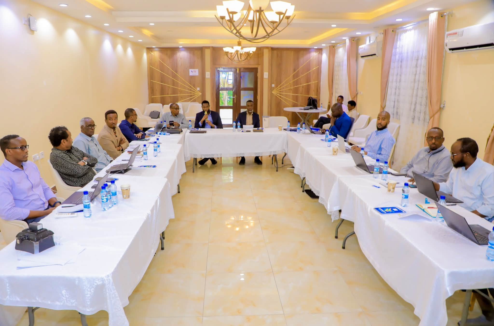 Agaasimaha Guud ee Wasaaradda Xannaanada Xoolaha, Dhirta iyo Daaqa ee Jamhuuriyadda Federaalka Soomaaliya, Mudane Dr. Guled Abdijalil, ayaa maanta si rasmi ah u furay kulan muhiim ah oo looga hadlayo horumarka hirgelinta Mashruuca BREFONS